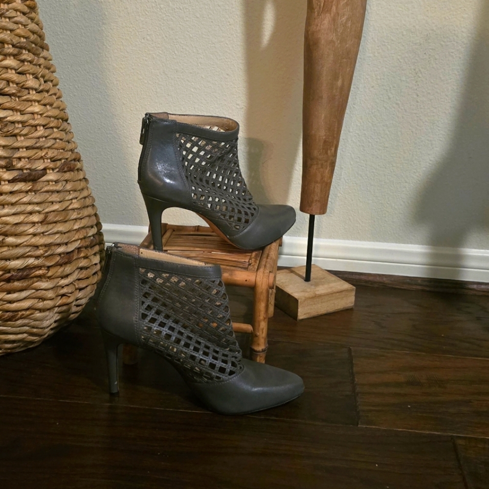 Antonio Melani Gray Ankle Boots Size 7.5m